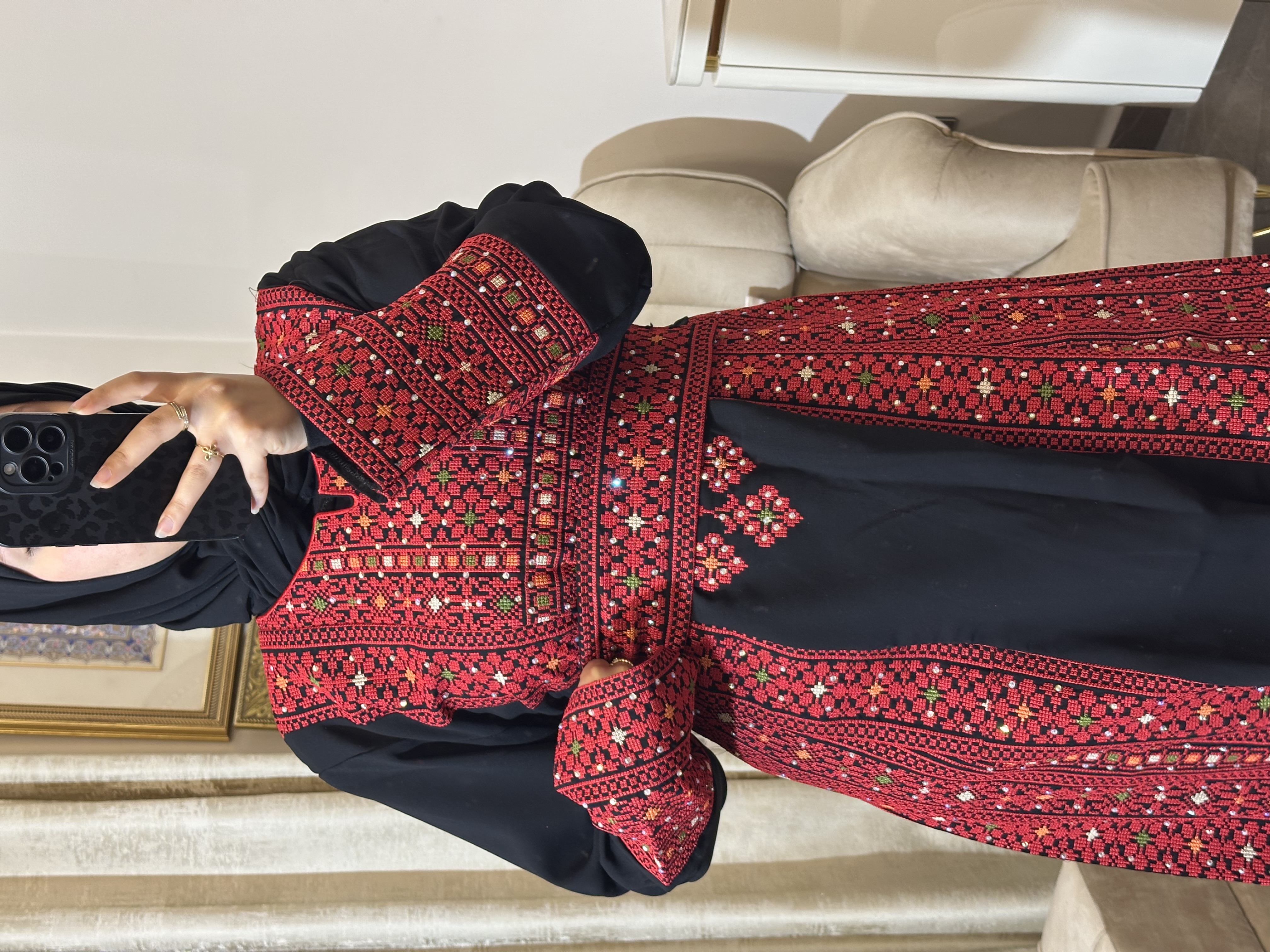 ثوب أصالة بالطرز الأحمر 