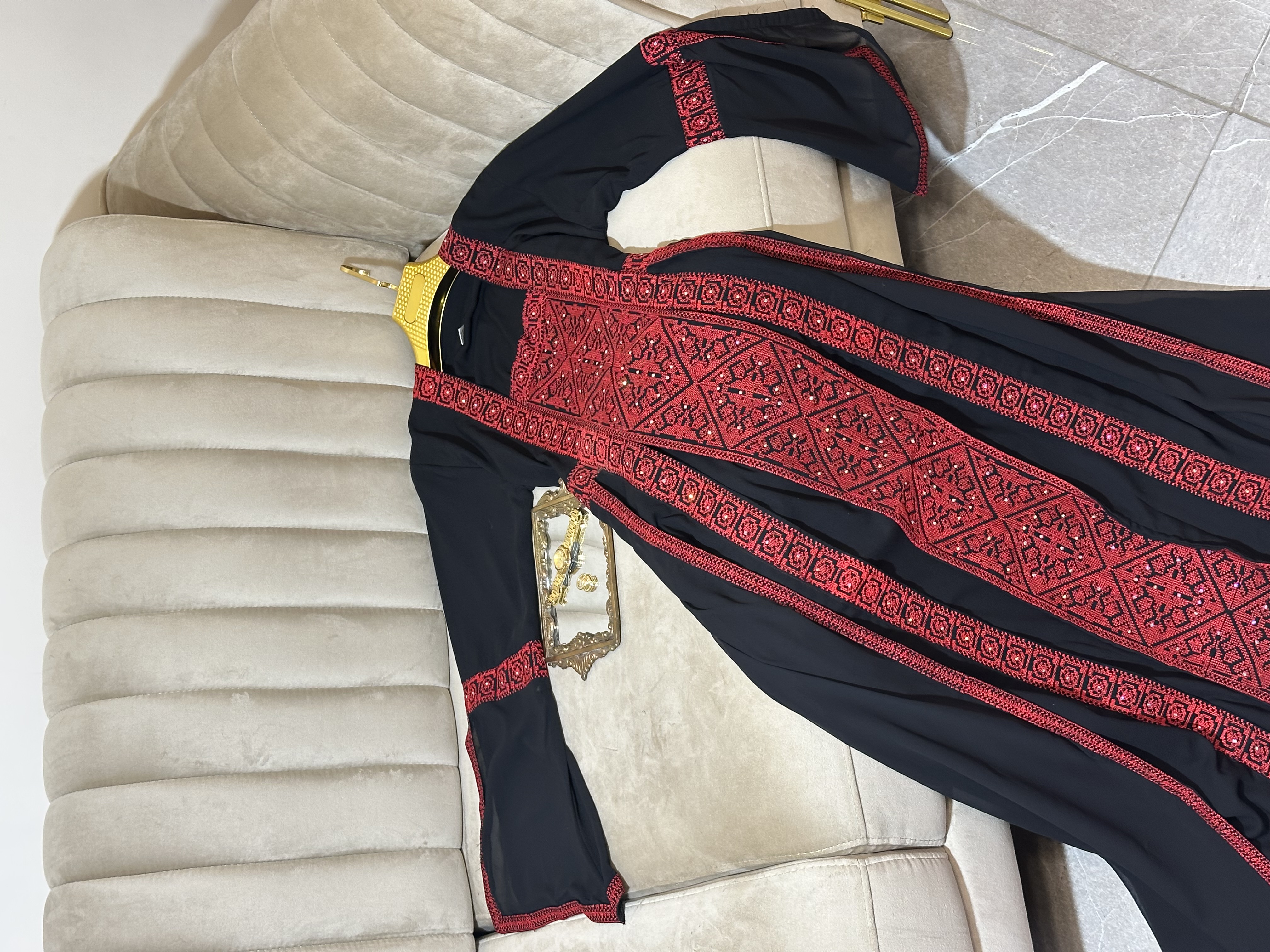 ثوب  عبير القدس