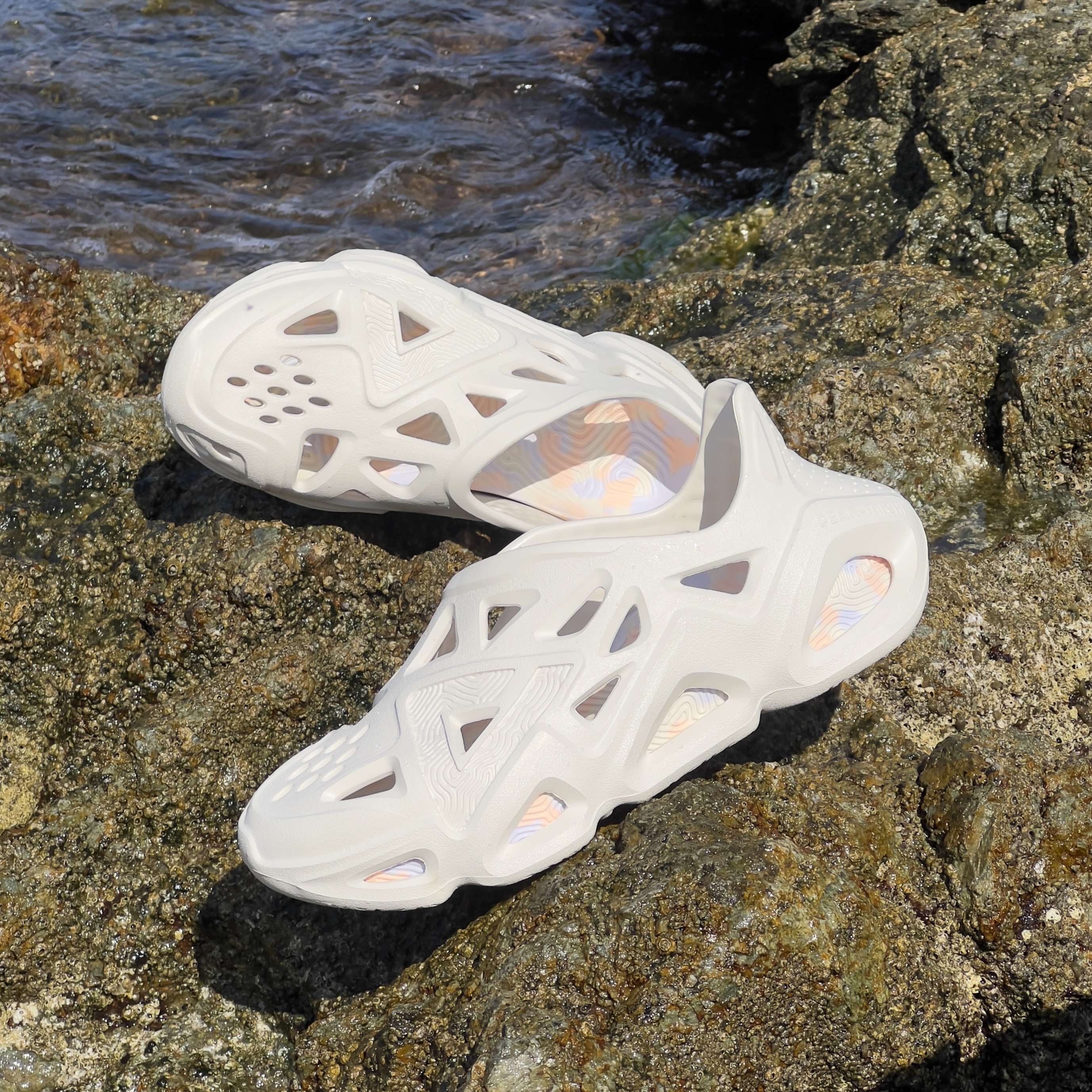 PEAK CROCS CANVAS WHITE 