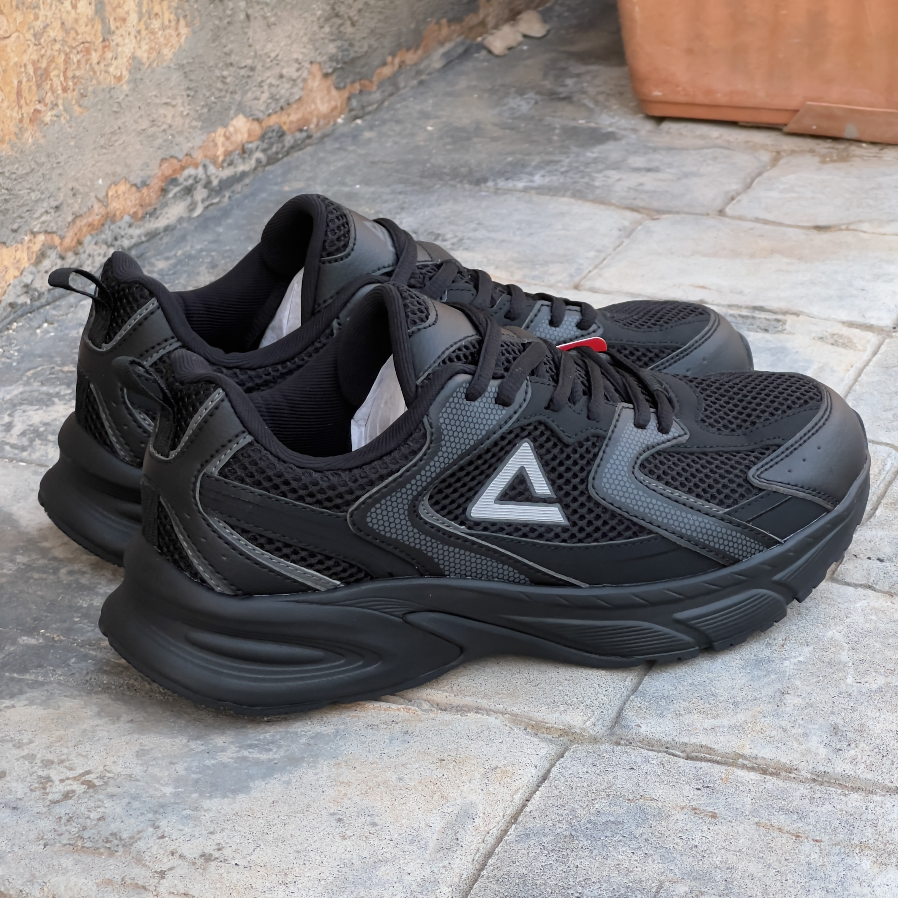 PEAK CASUAL BLACK GREY 