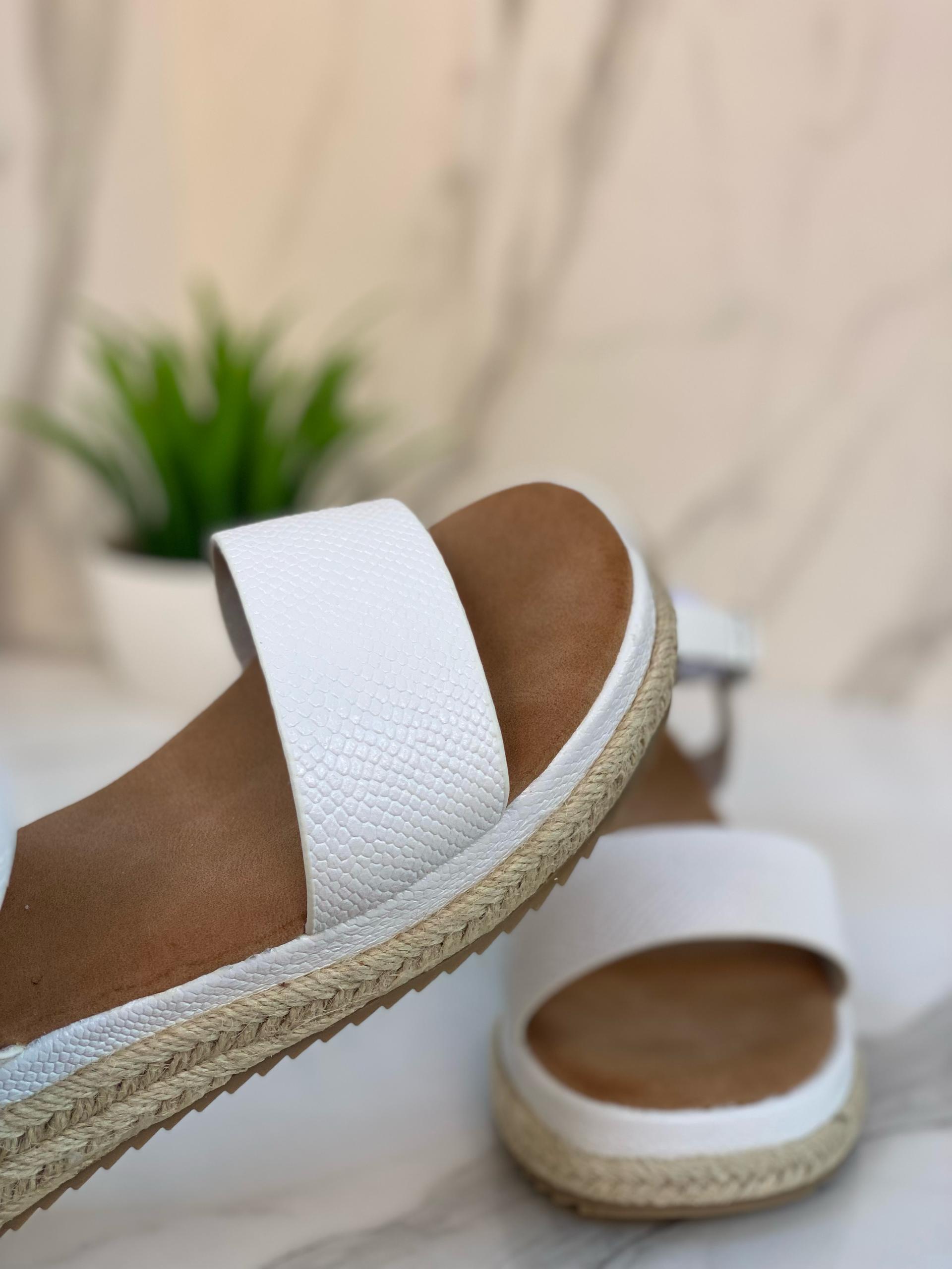 Sandales compensées blanches minimalistes – Collection Pure Summer