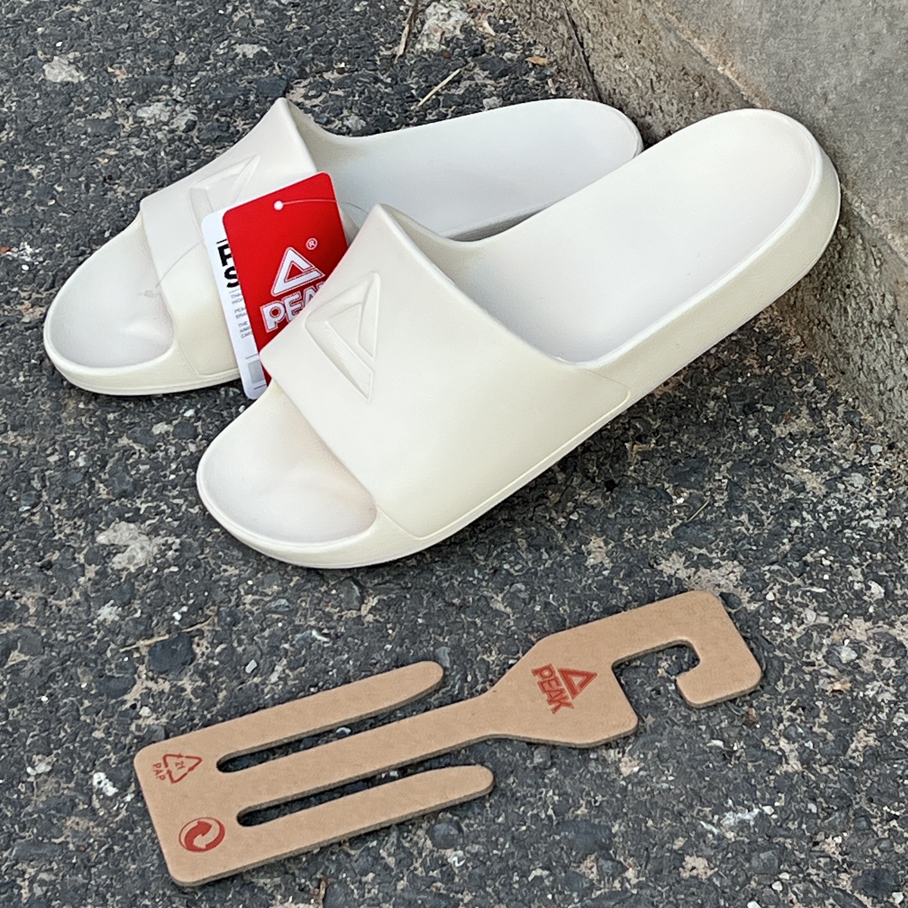 PEAK SLIPERS OFF WHITE 