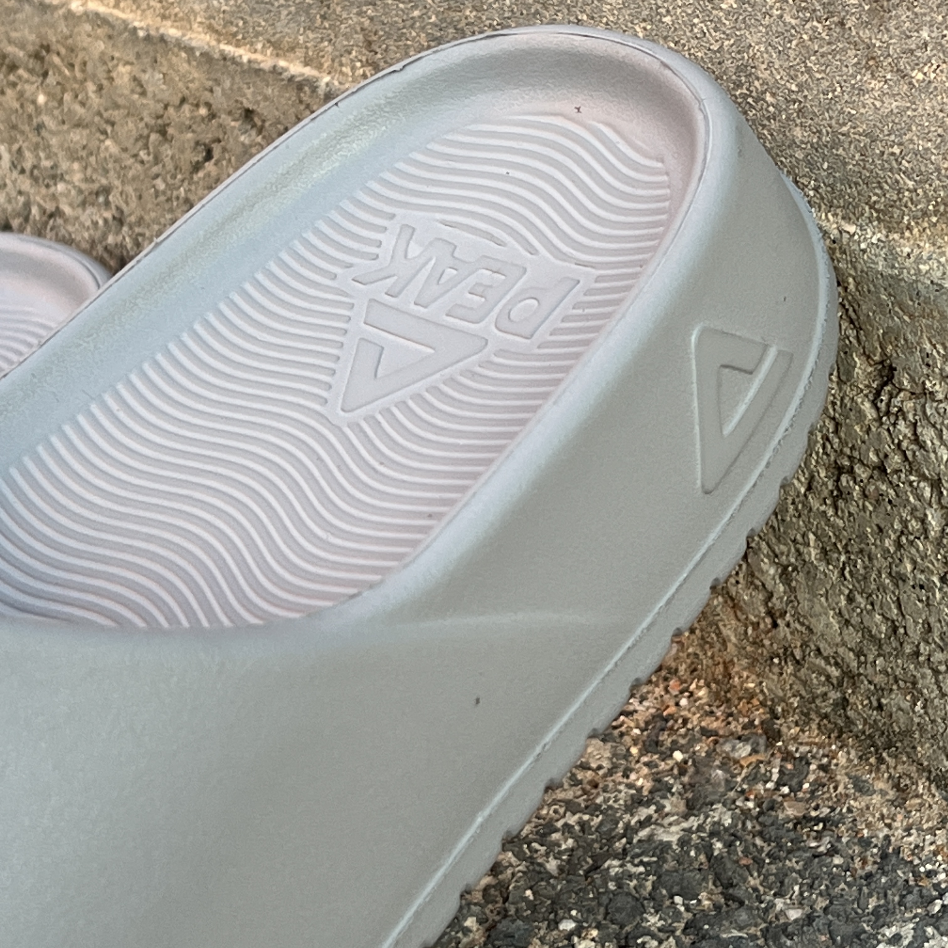 PEAK SLIPERS GREY 