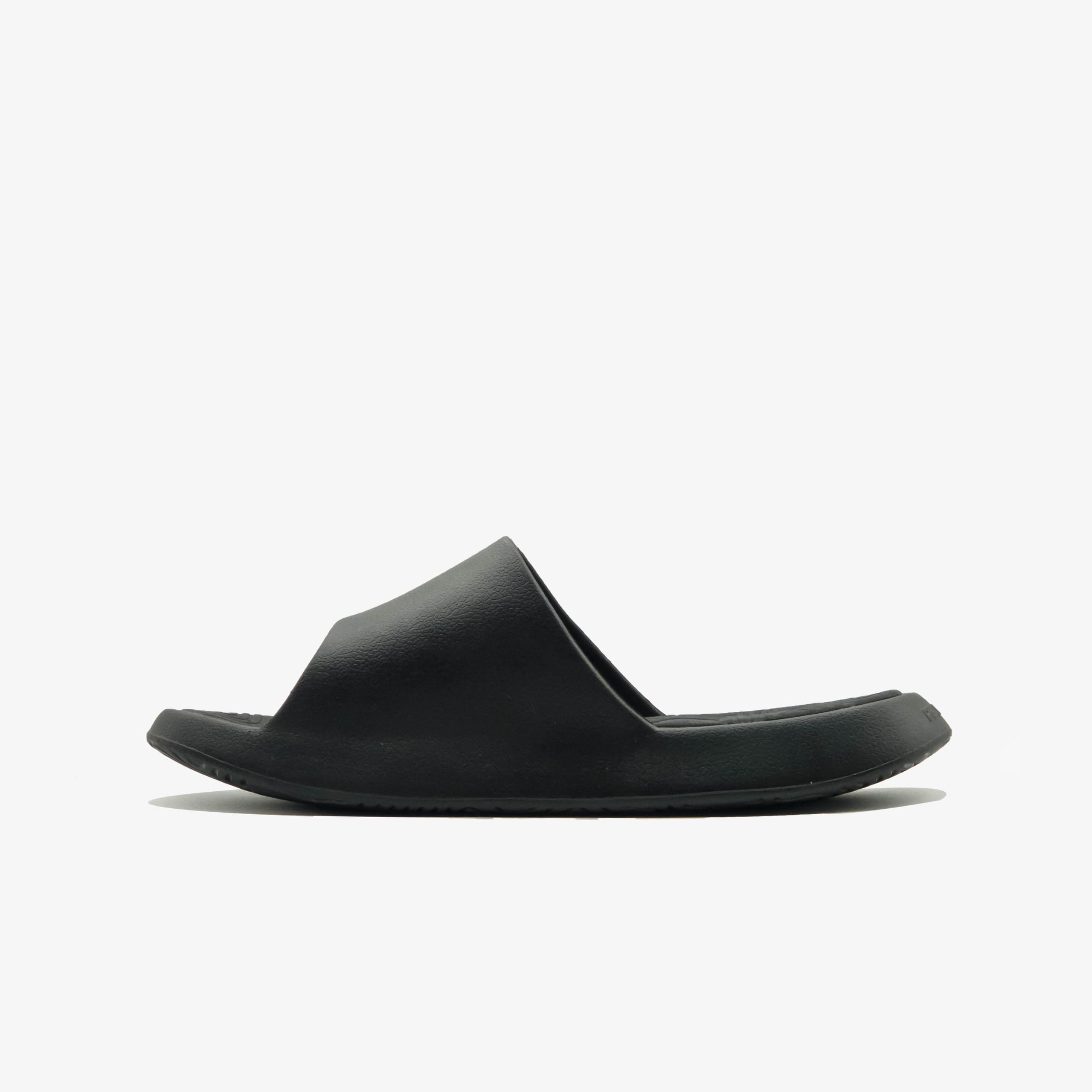PEAK SLIPERS ALL BLACK 