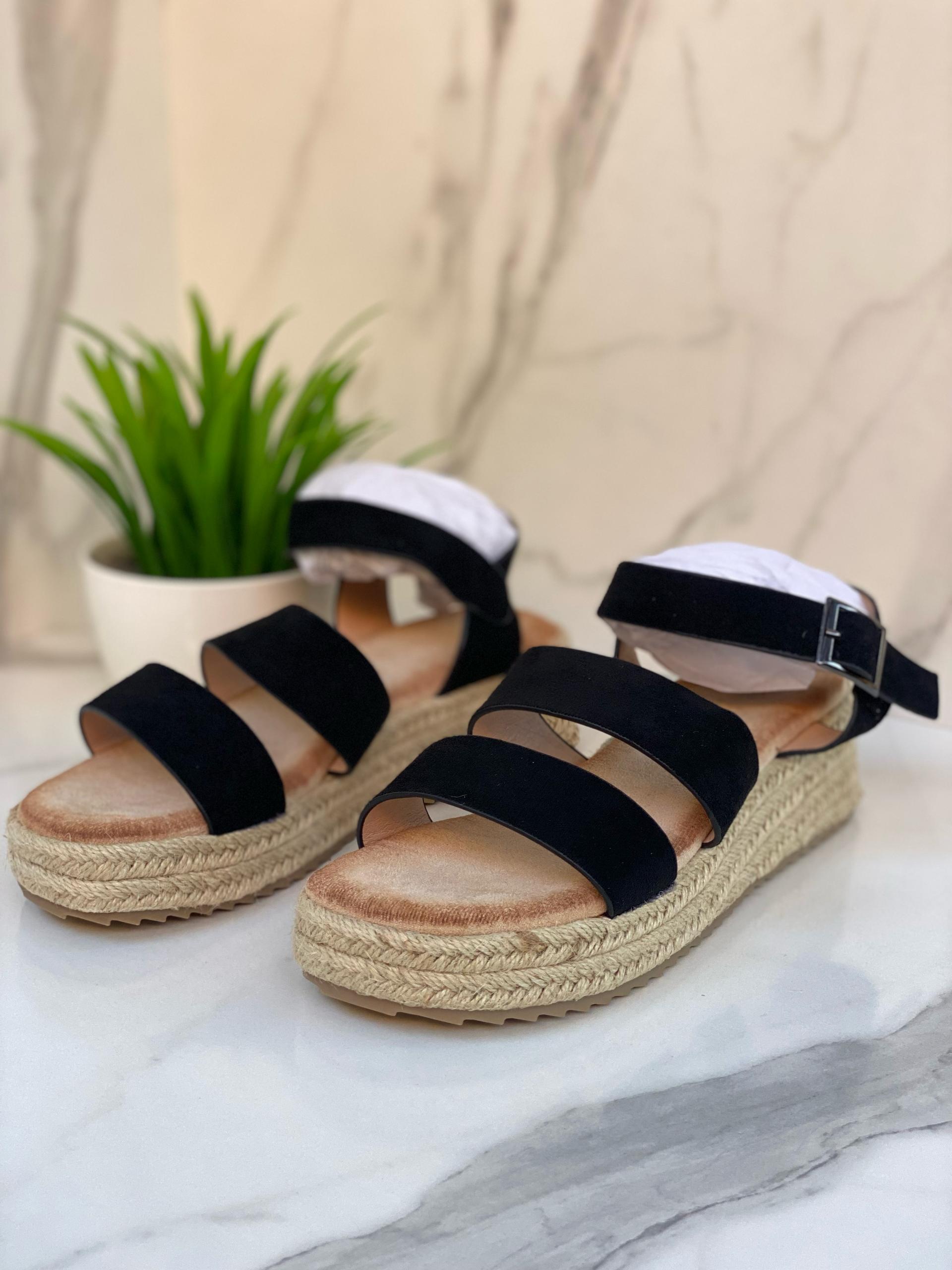 Sandales Compensées Noires à Brides Larges et Semelle Espadrille