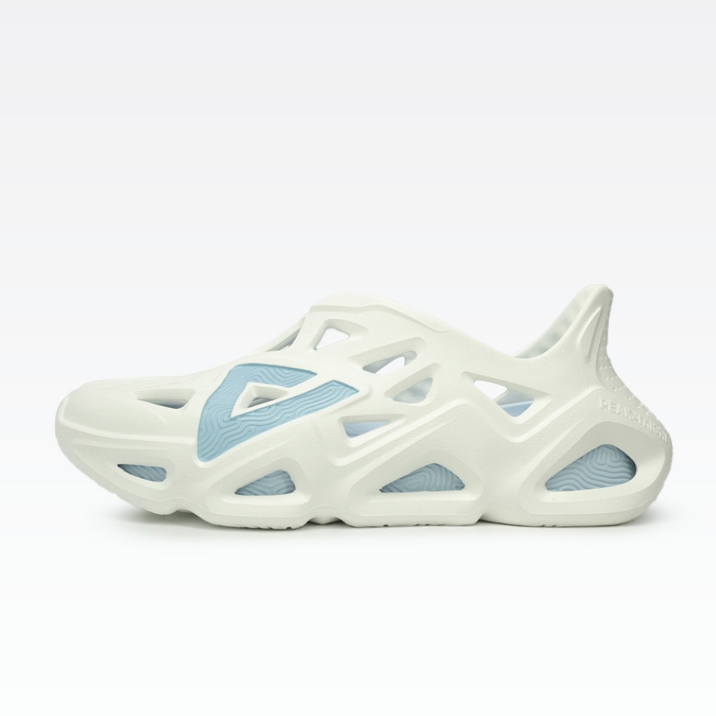 PEAK CROCS ICE BLUE
