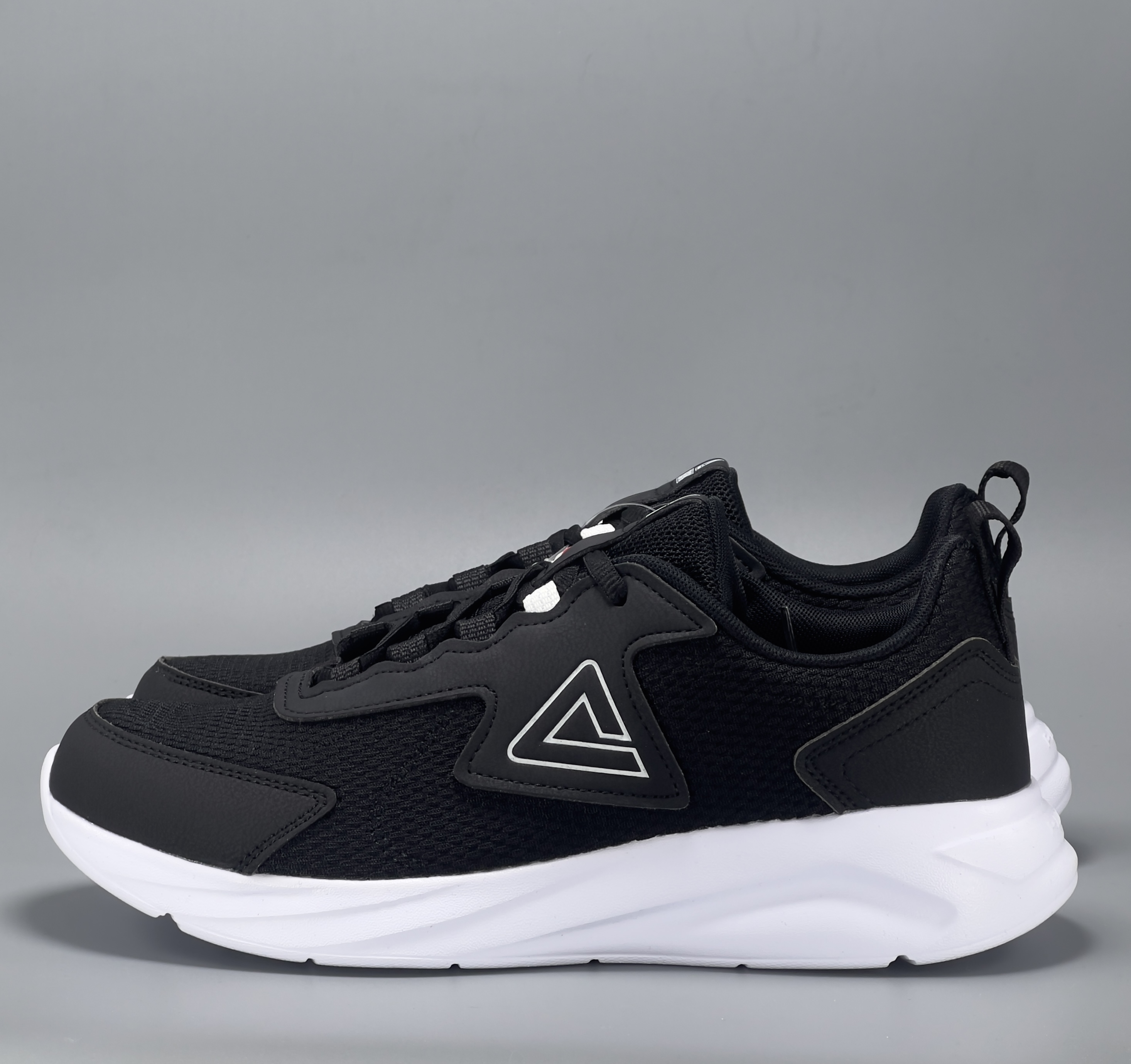 PEAK RUNNING SHOES BLACK WHITE 