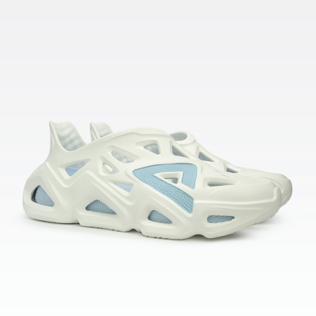 PEAK CROCS ICE BLUE
