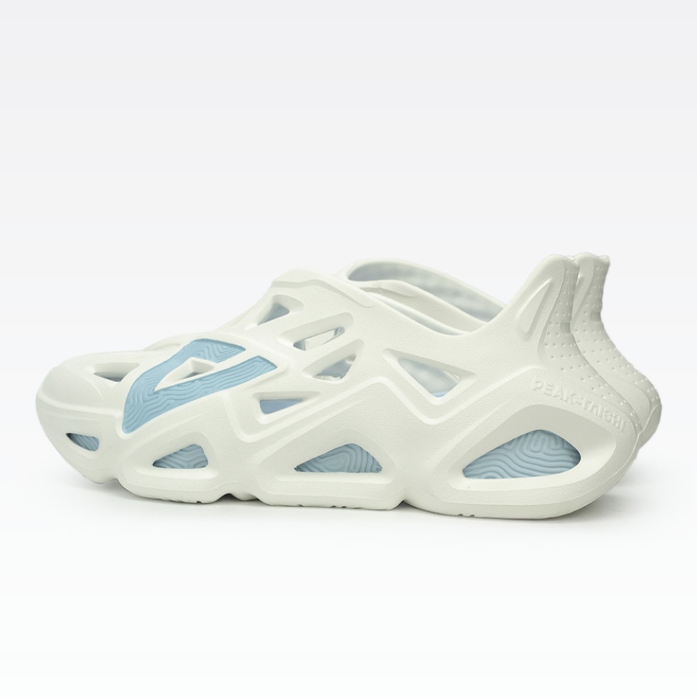 PEAK CROCS ICE BLUE