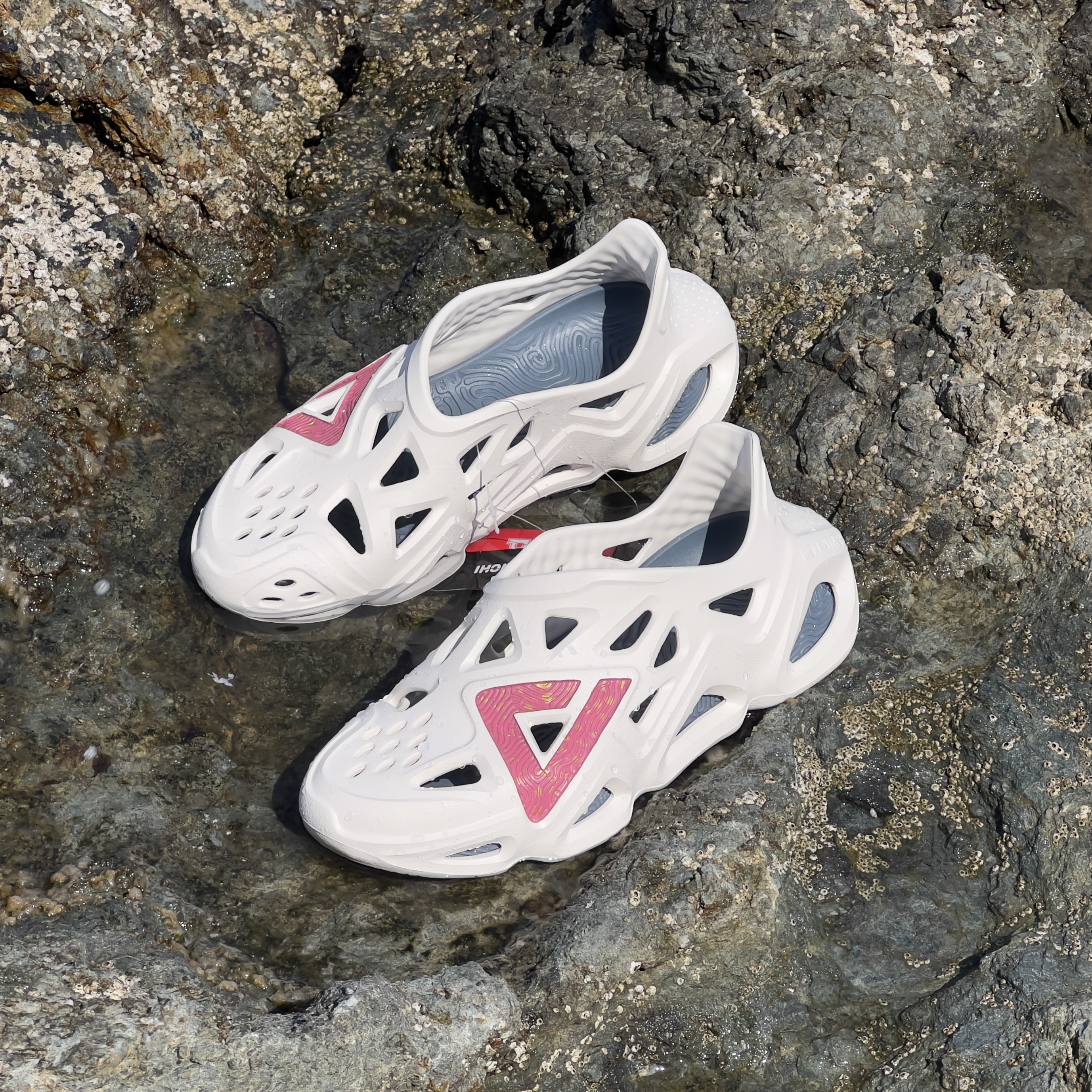 PEAK CROCS CANVAS WHITE 