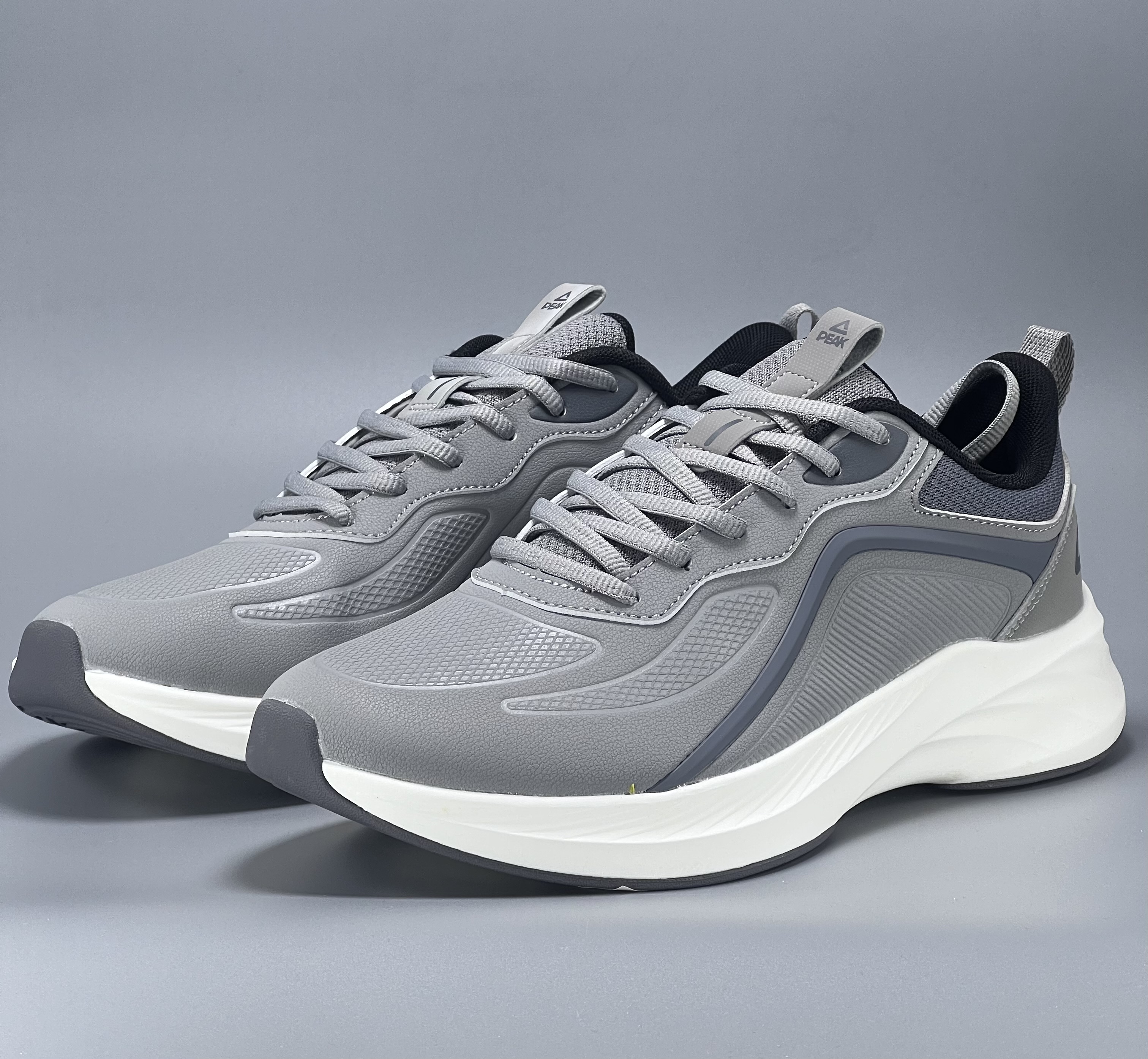 PEAK RUNNING SILVER GRAY