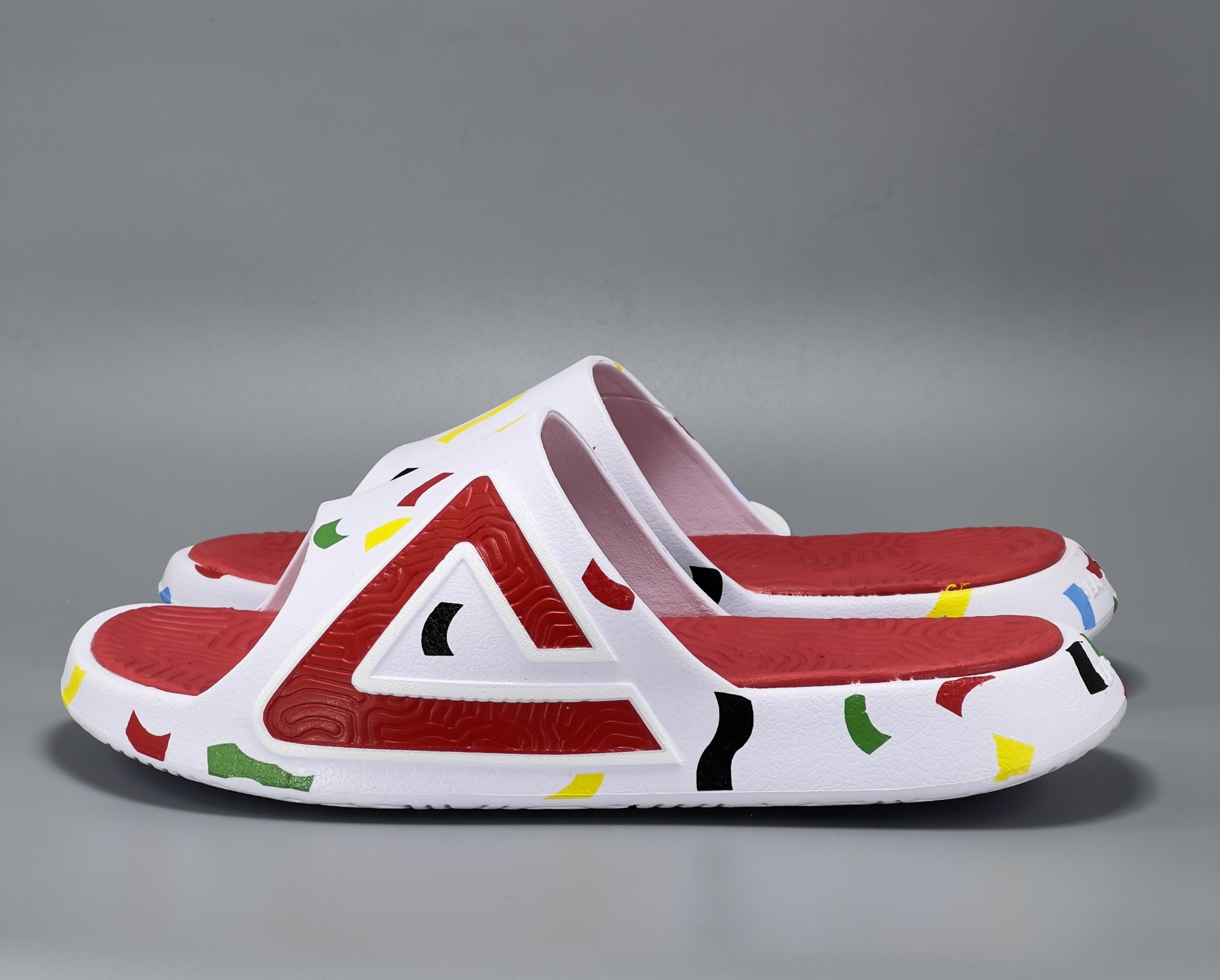 PEAK SLIPERS WHITE RED