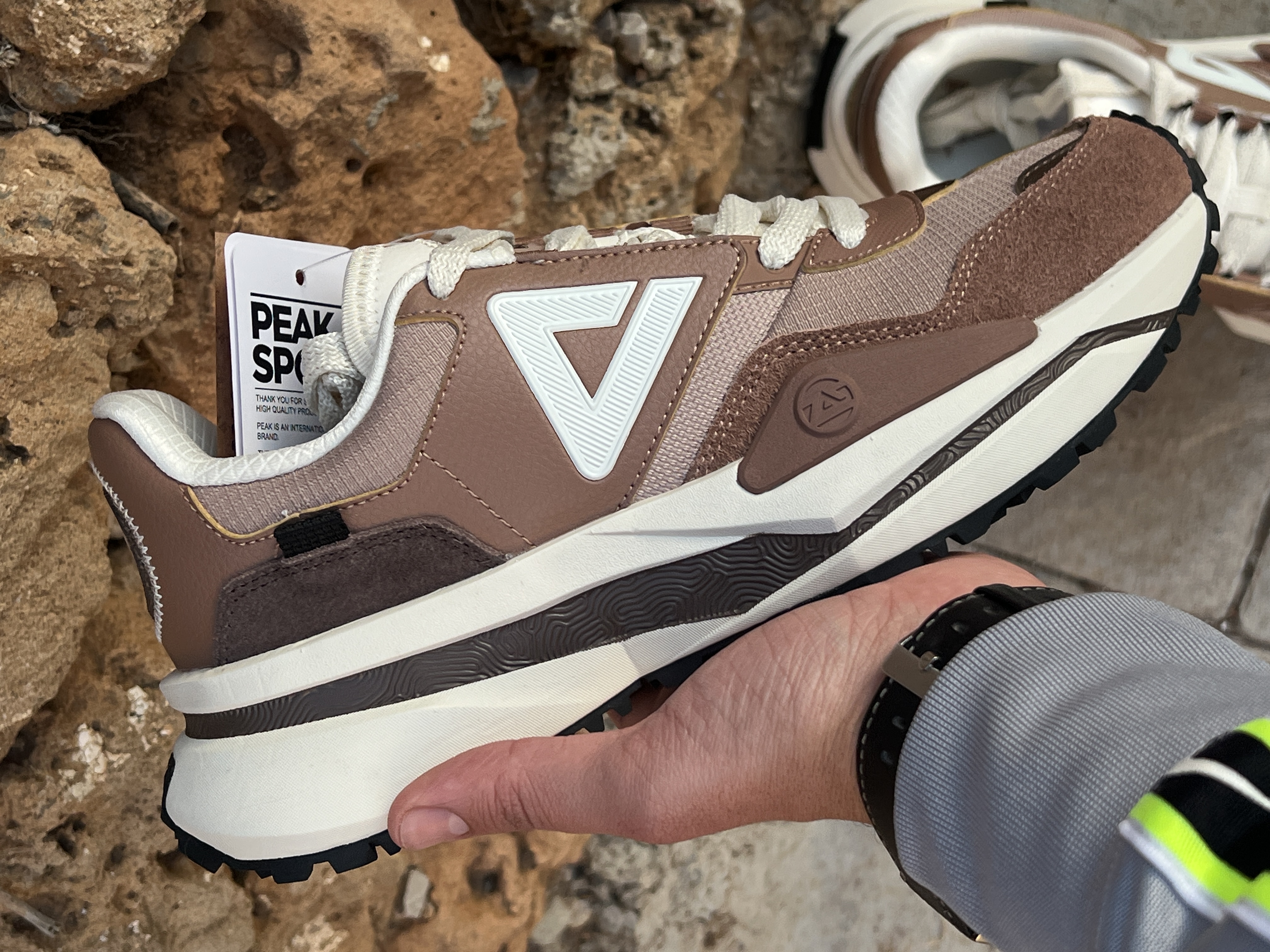 PEAK RETRO BROWN +