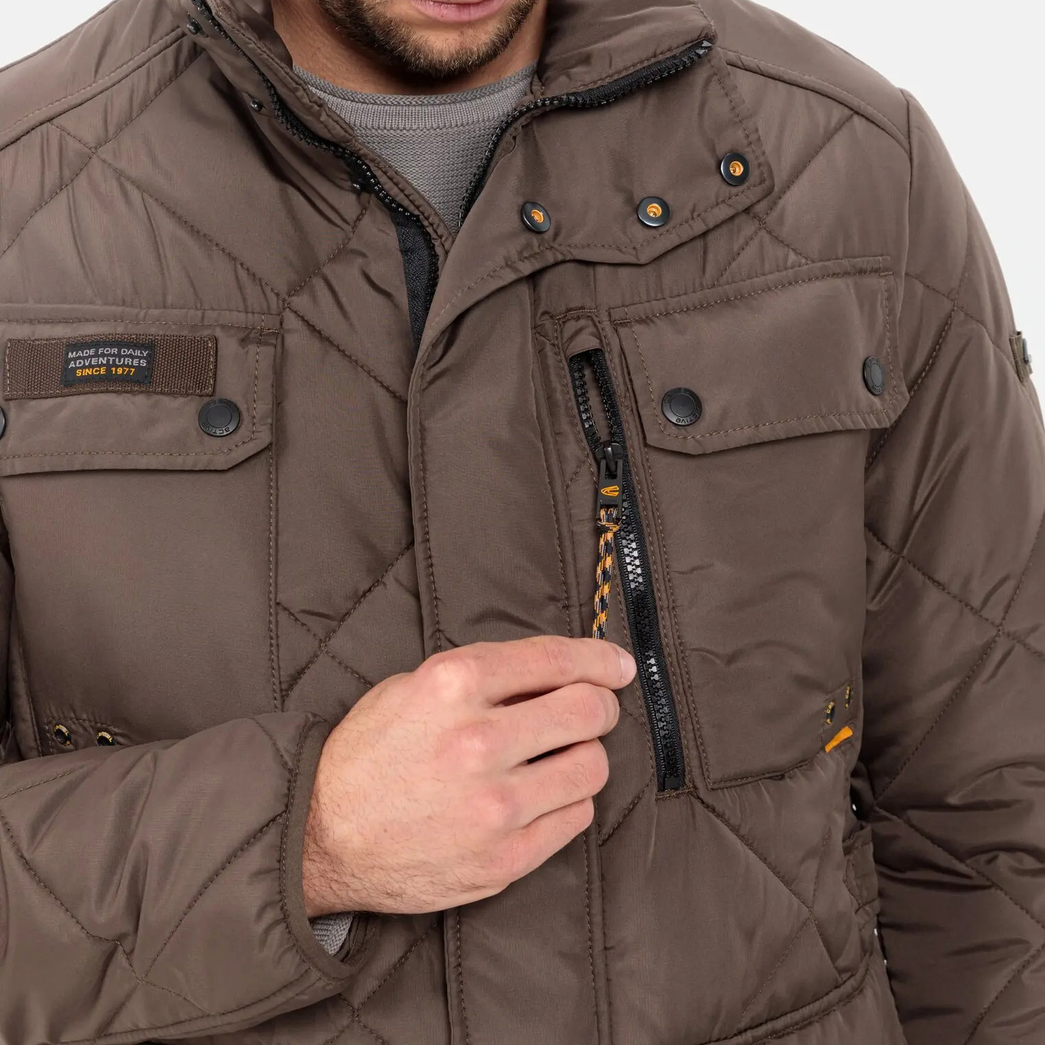 VESTE CAMEL ACTIVE FONCTIONNELLE AVEC MATELASSAGE EN LOSANGES POUR HOMME - MARRON