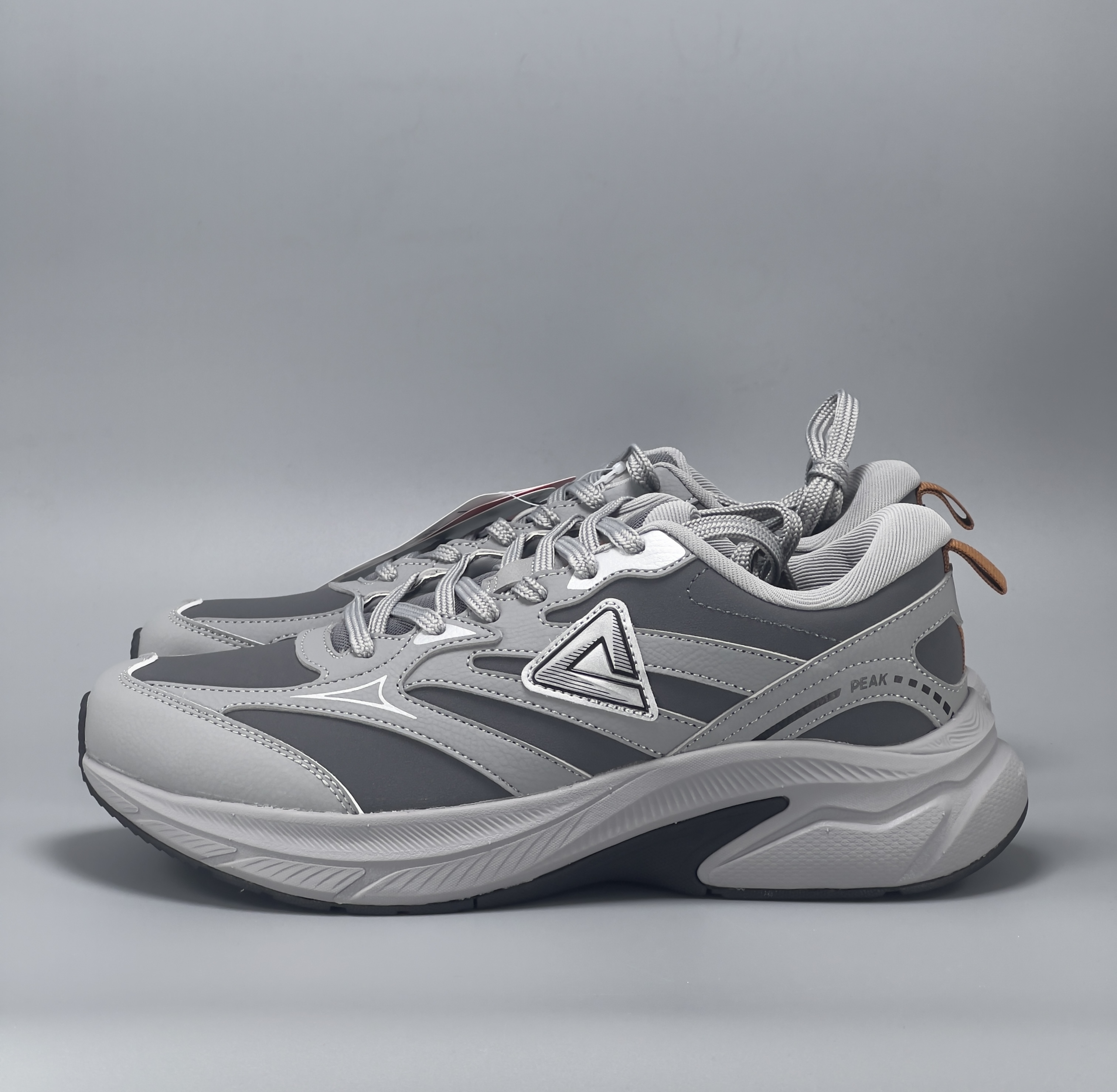 PEAK RUNNING SILVER GRAY