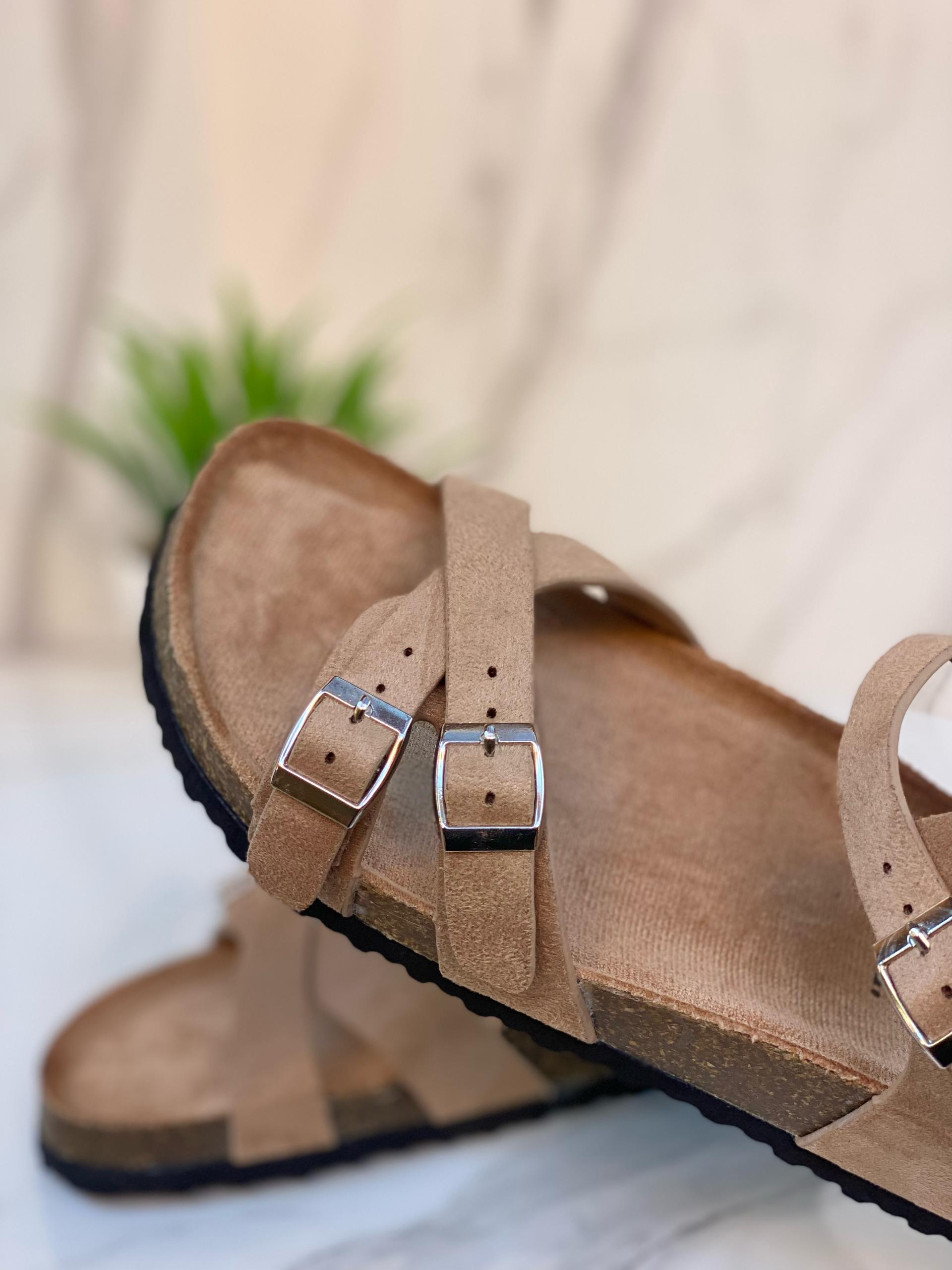 Sandales Camel Femme Style Bohème Chic avec Boucles