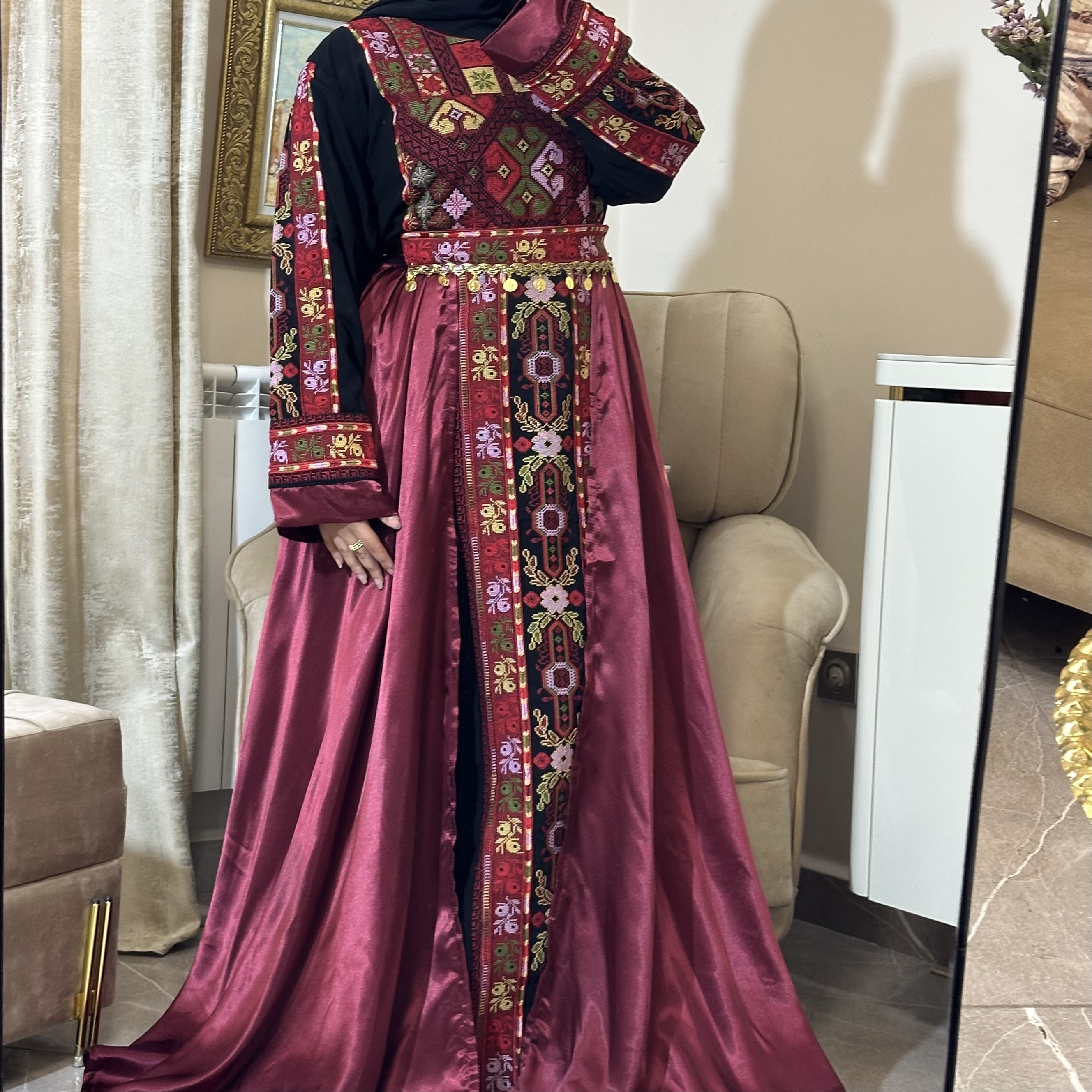 ثوب  سلطانة الخمري