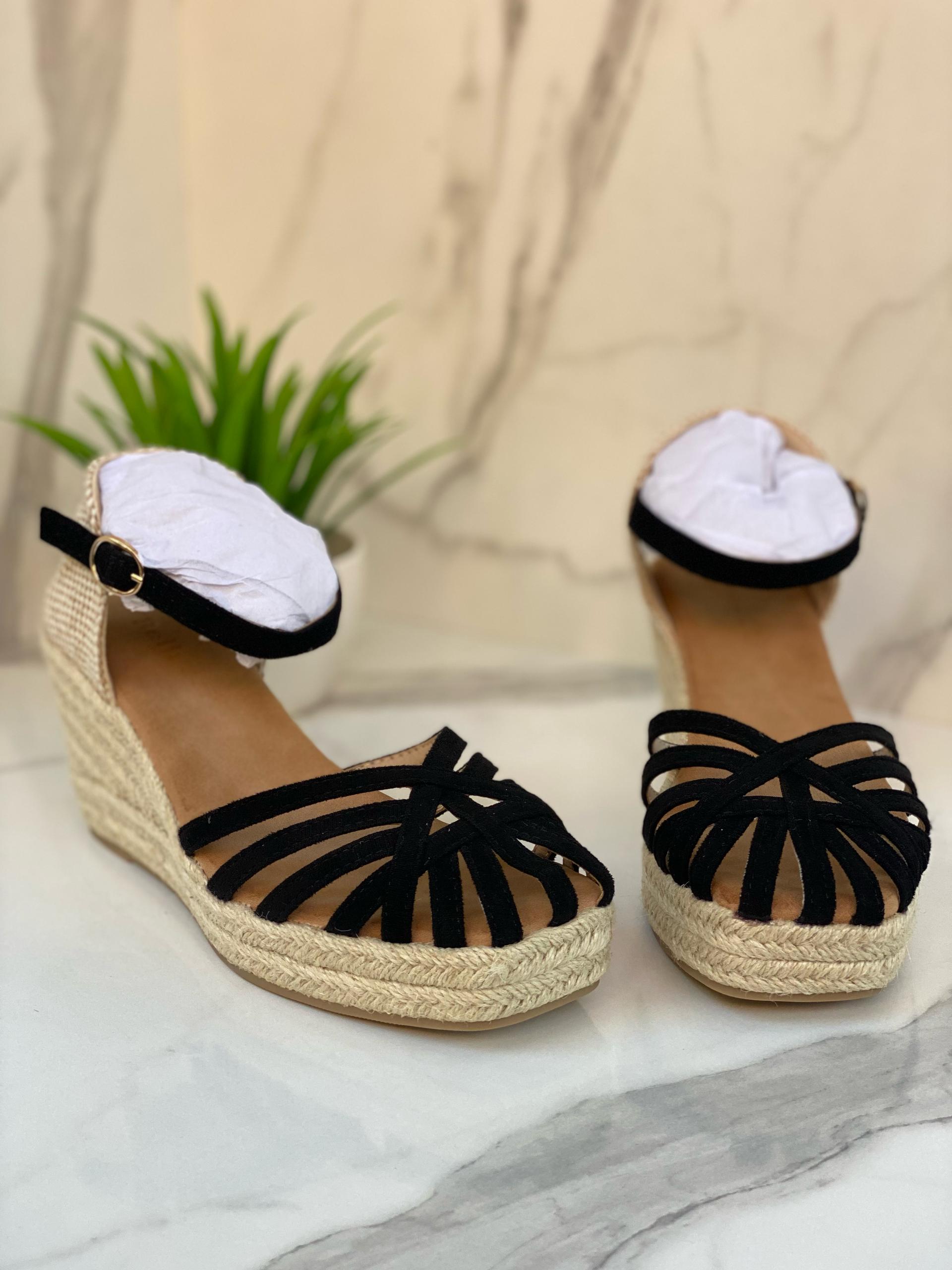Sandales compensées en cuir noir – Modèle Élégance Noire