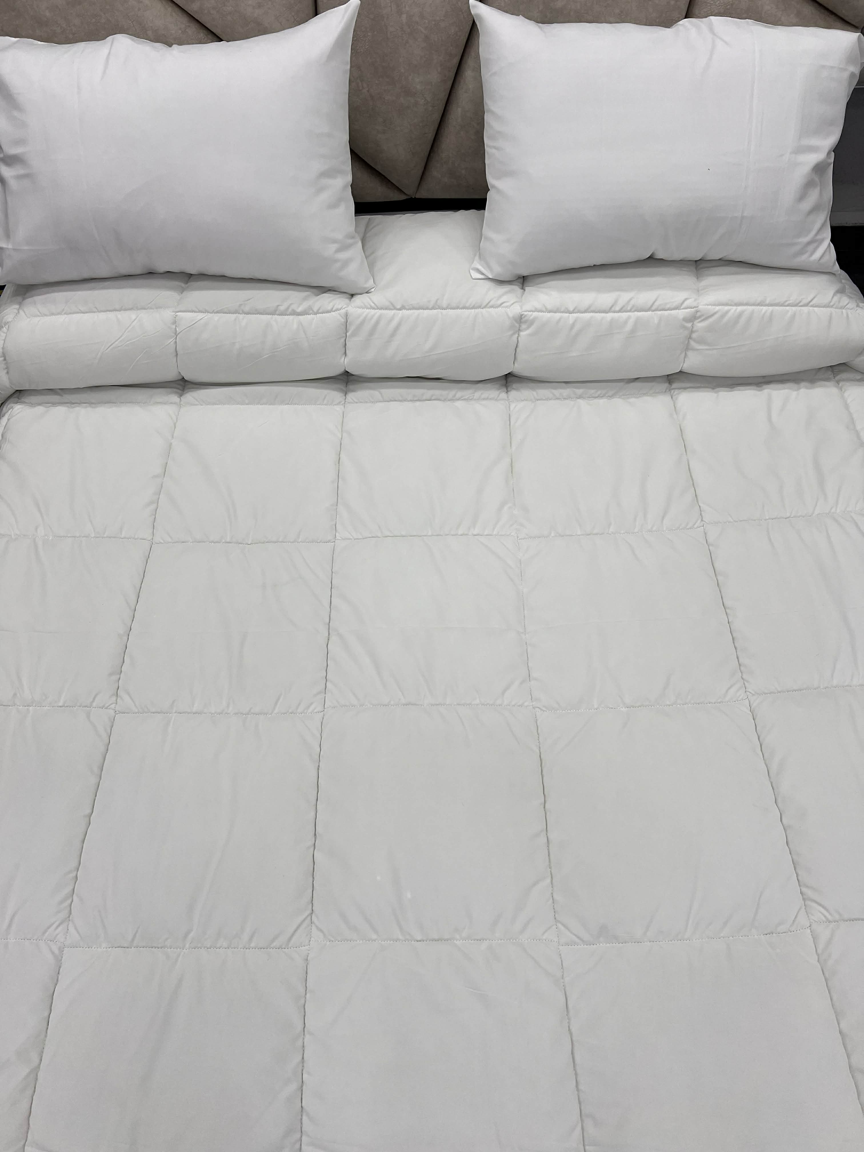 couette blanche deux places  ( TEXTILA) , dimension 220/240 CM + زوج مخدات أورطوبيديك مجاناً