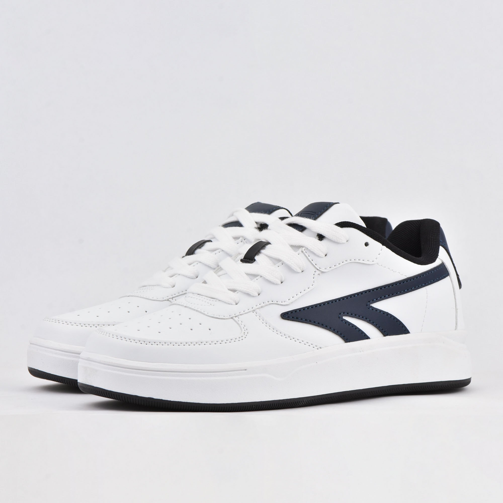 VASITY COURT WHITE/NAVY/BLACK HI TEC
