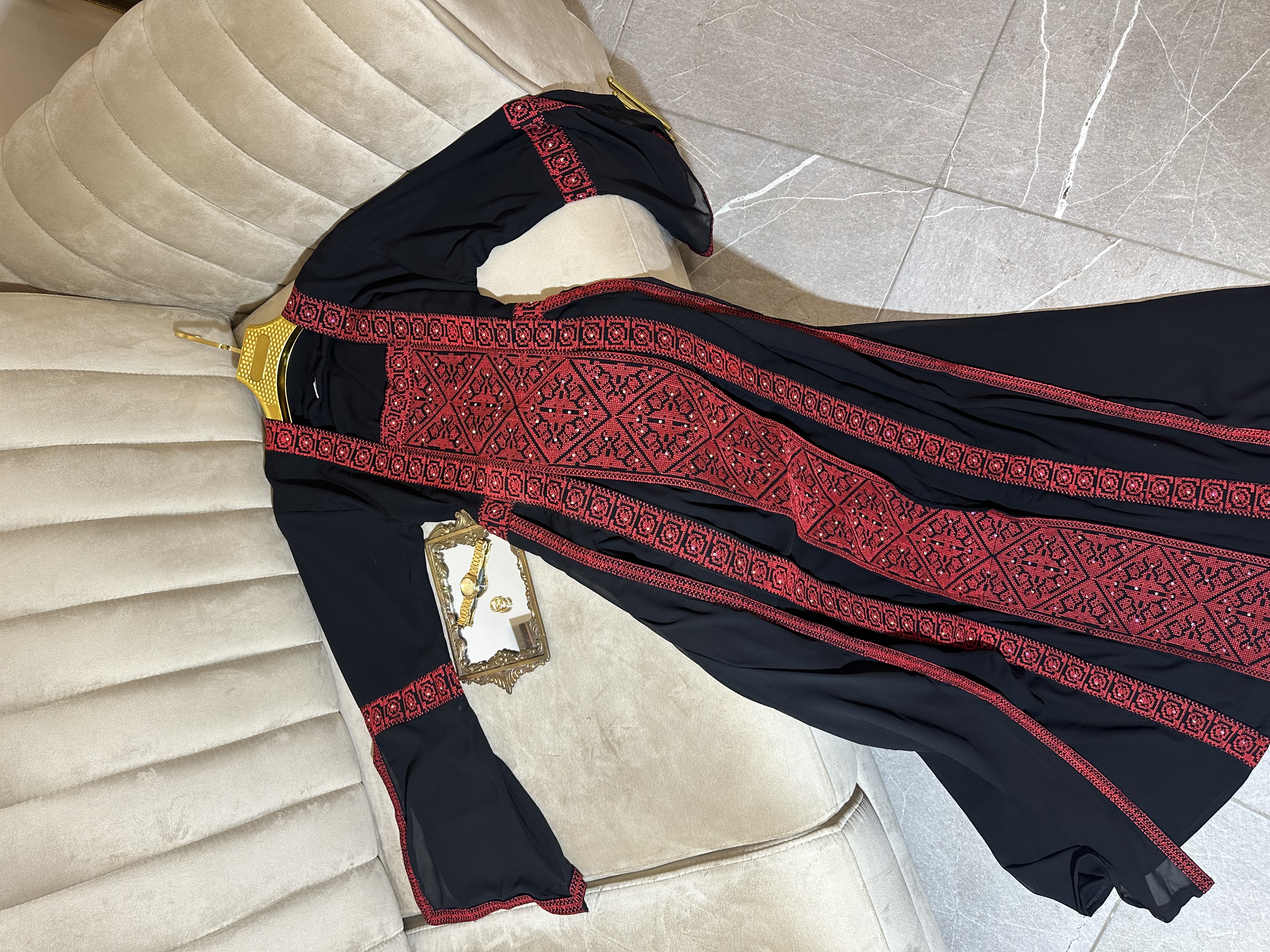 ثوب  عبير القدس