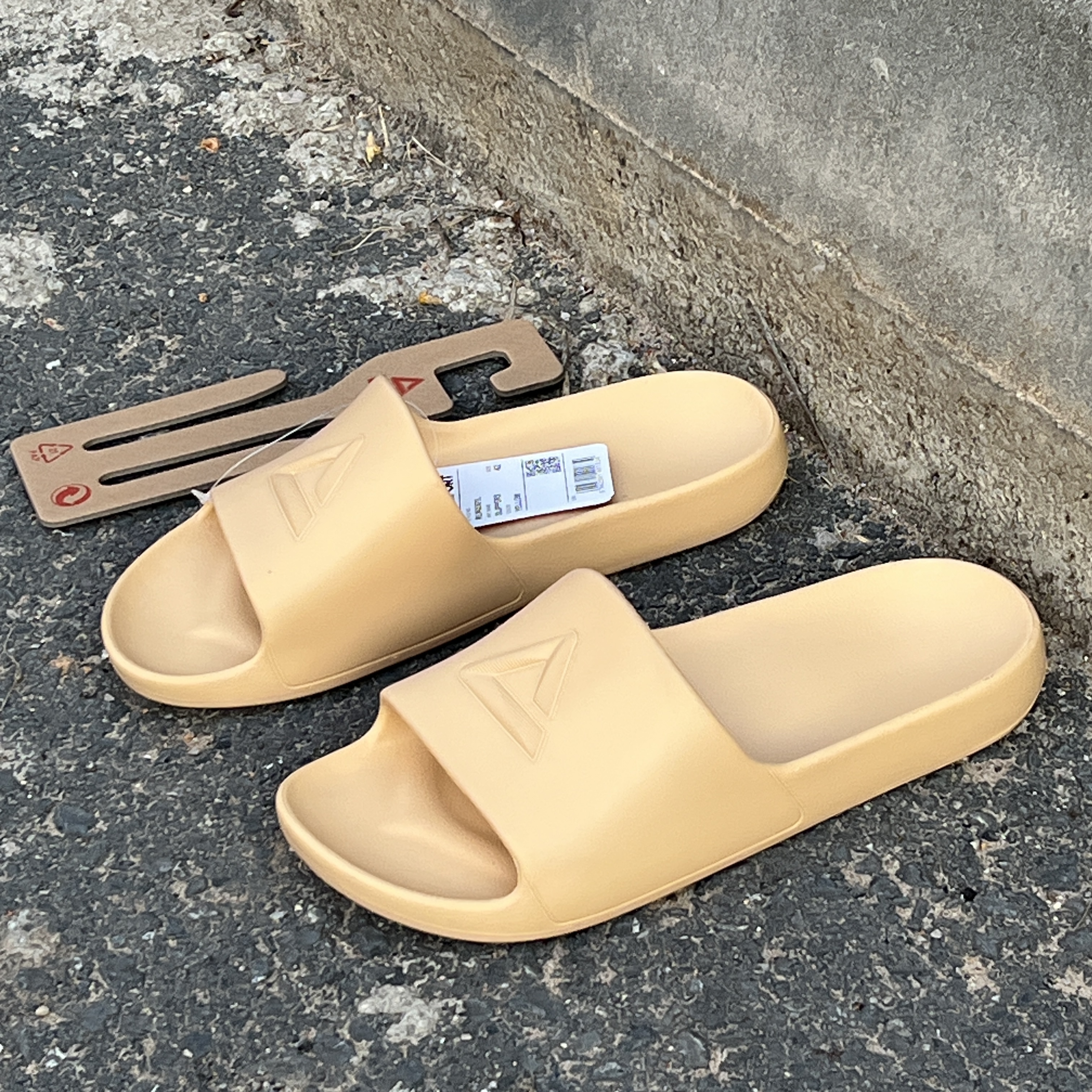 PEAK SLIPERS YELLOW