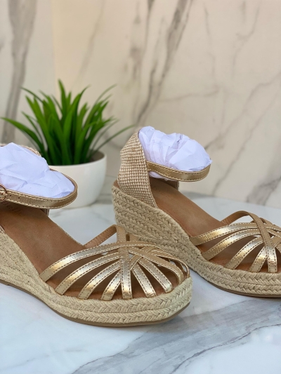 Sandales compensées dorées – Modèle Brillance d’Été