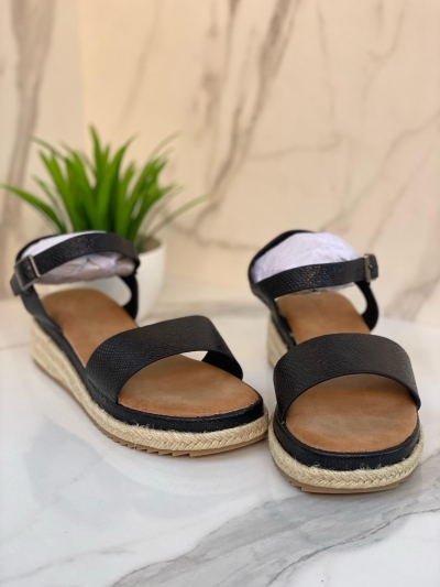 Sandales compensées noires classiques – Élégance urbaine