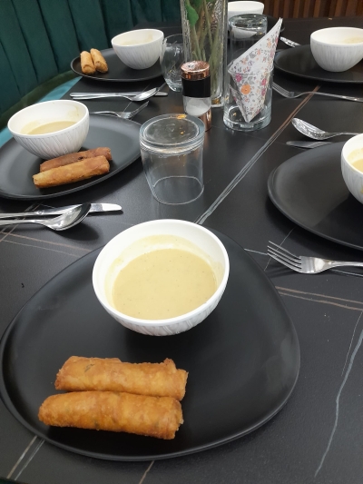 LOT DE 6 Assiette + 6 bowls  en mélamine