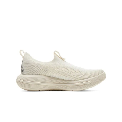 SLIP ON SHOES WHITE FLOWER YARN
