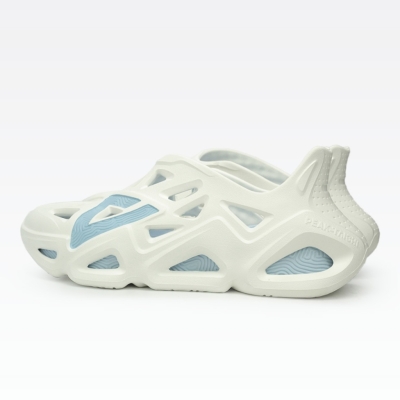 PEAK CROCS ICE BLUE