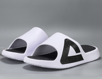 PEAK SLIPERS WHITE / BLACK